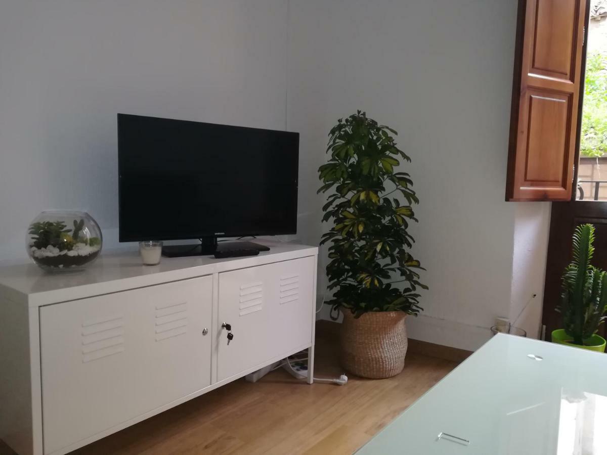 Nice Apartment In The Center Of Гранада Екстериор снимка