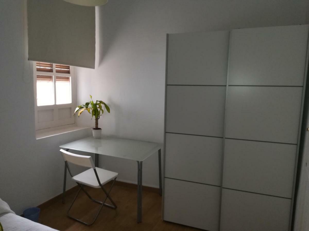 Nice Apartment In The Center Of Гранада Екстериор снимка